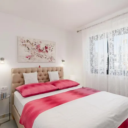 Apartment Summer Breeze Okrug Gornji