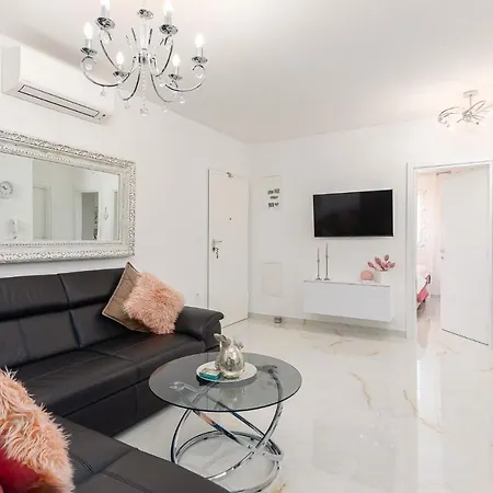 Apartment Summer Breeze Okrug Gornji Trogir